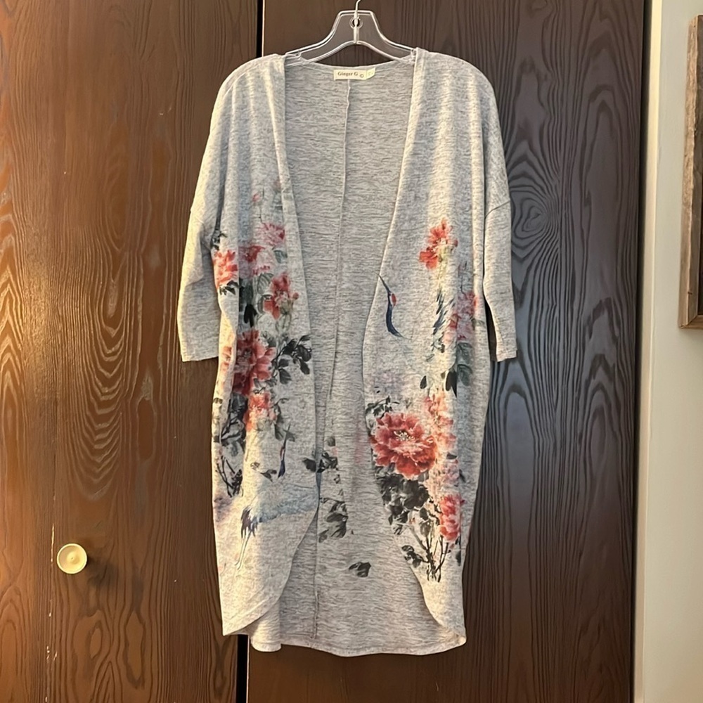 Ginger G light gray, 3/4 sleeved open sweater. Beautiful flowers. Size Large